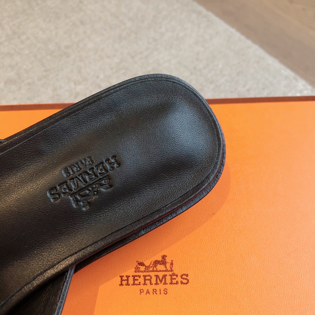 ISLE SANDAL BLACK CALFSKIN