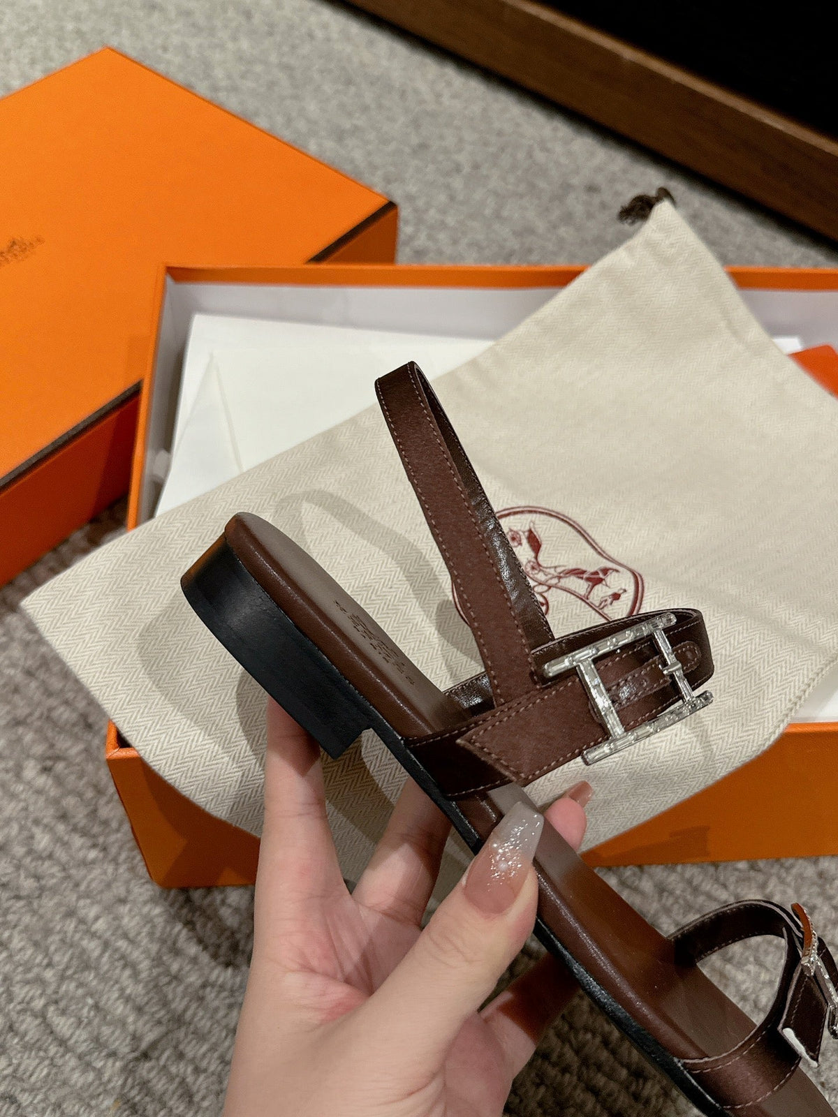BUCKLE SANDAL CHOCOLATE CALFSKIN